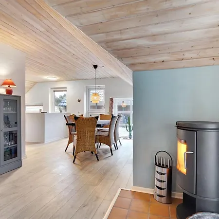 Lumi - 800m From The Sea By Interhome Blåvand